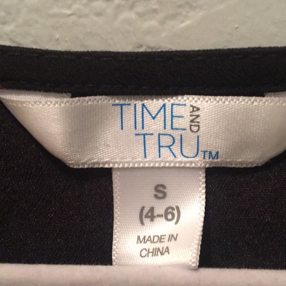 Black flowered short sleeve top. - Picture 3 of 3